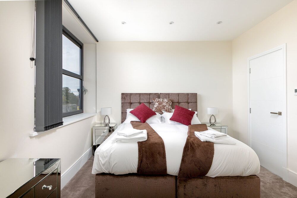 Peymans Hanger Lane Apartments