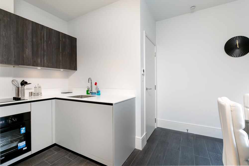 Peymans Hanger Lane Apartments