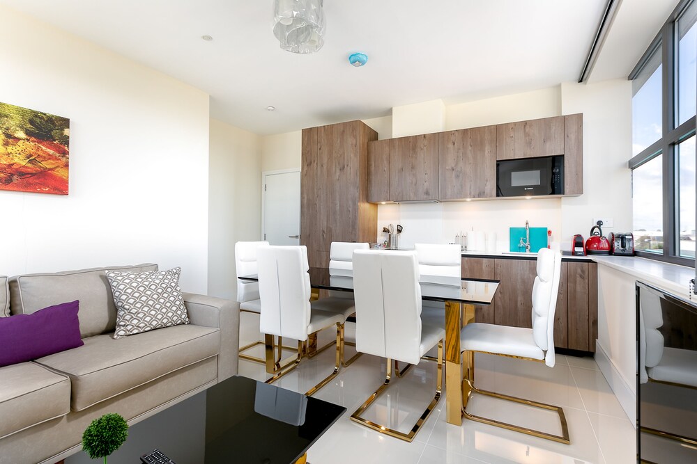 Peymans Hanger Lane Apartments