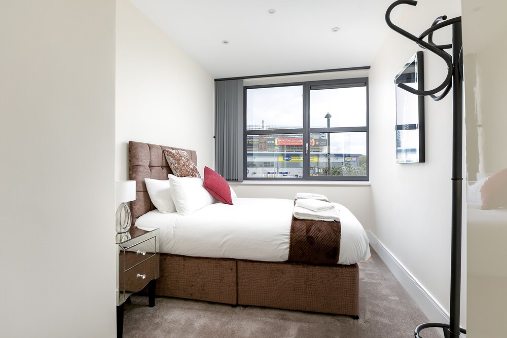 Peymans Hanger Lane Apartments