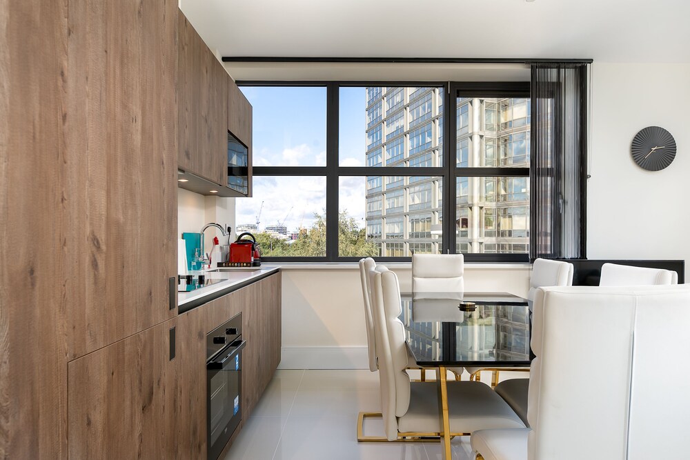 Peymans Hanger Lane Apartments