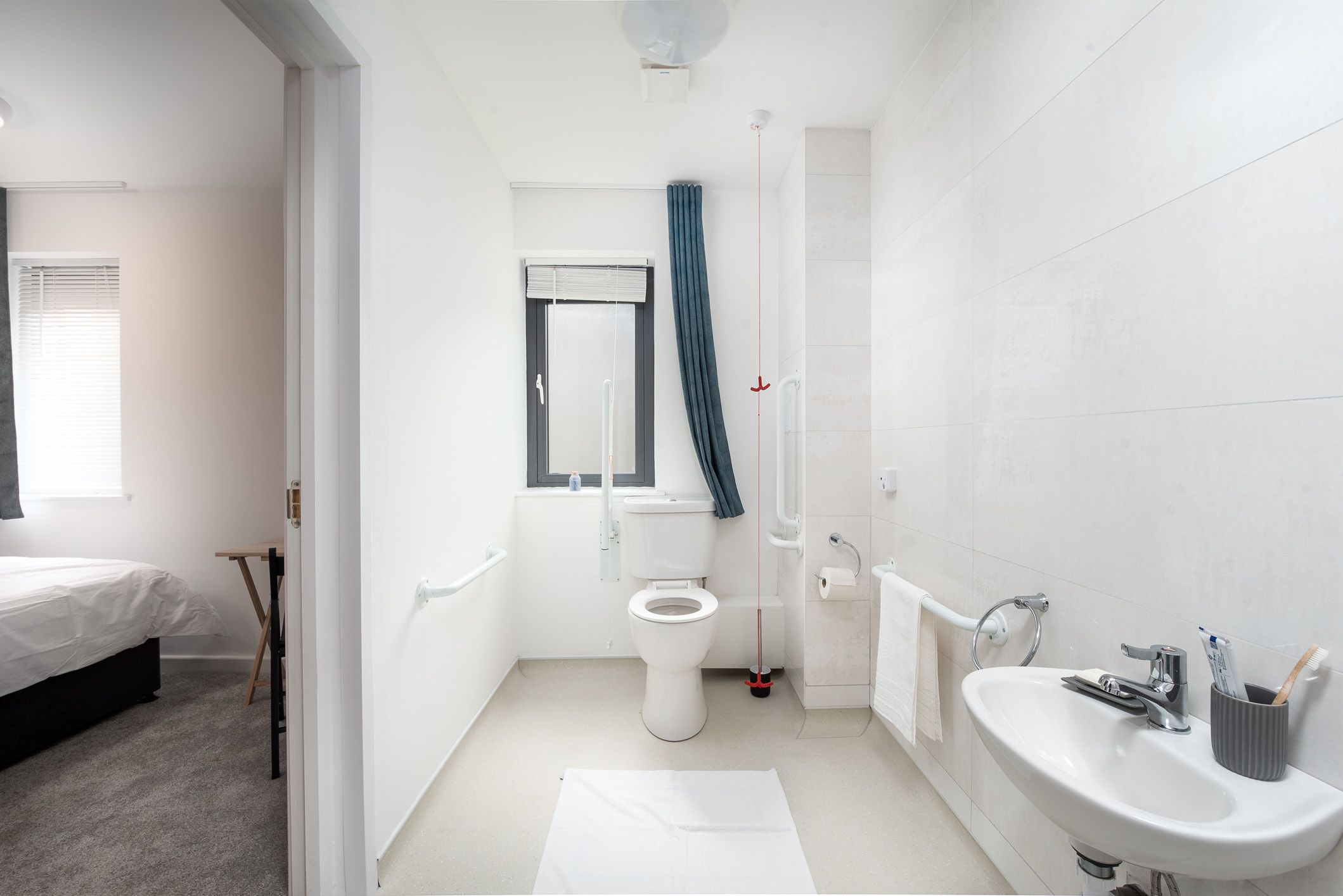 Queen's Drive Aparthotel