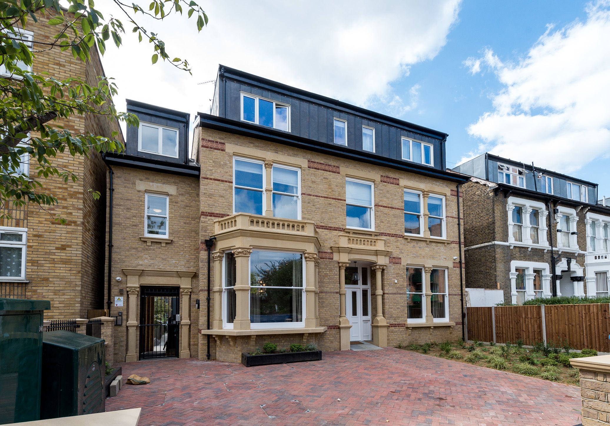 Queen's Drive Aparthotel