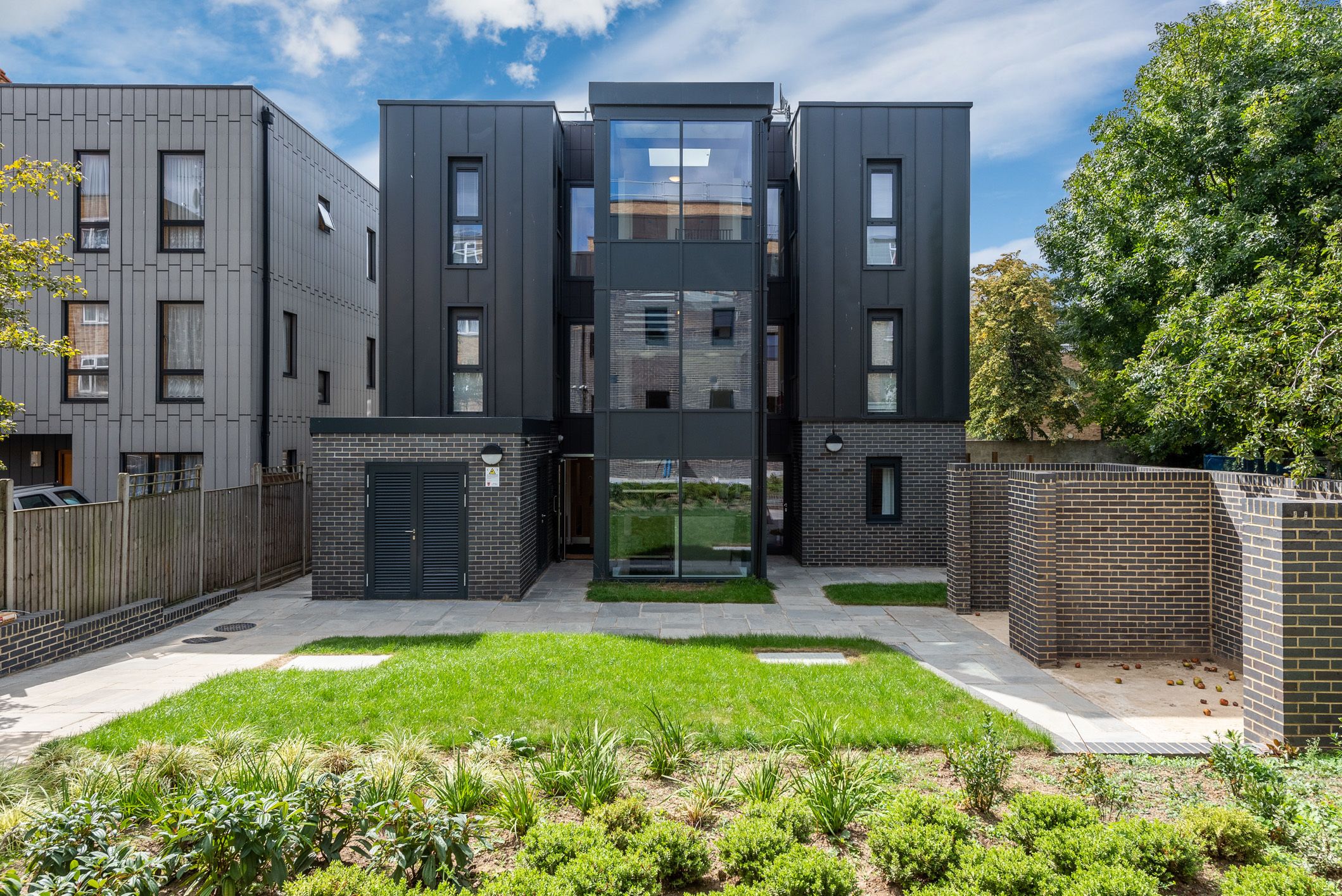 Queen's Drive Aparthotel