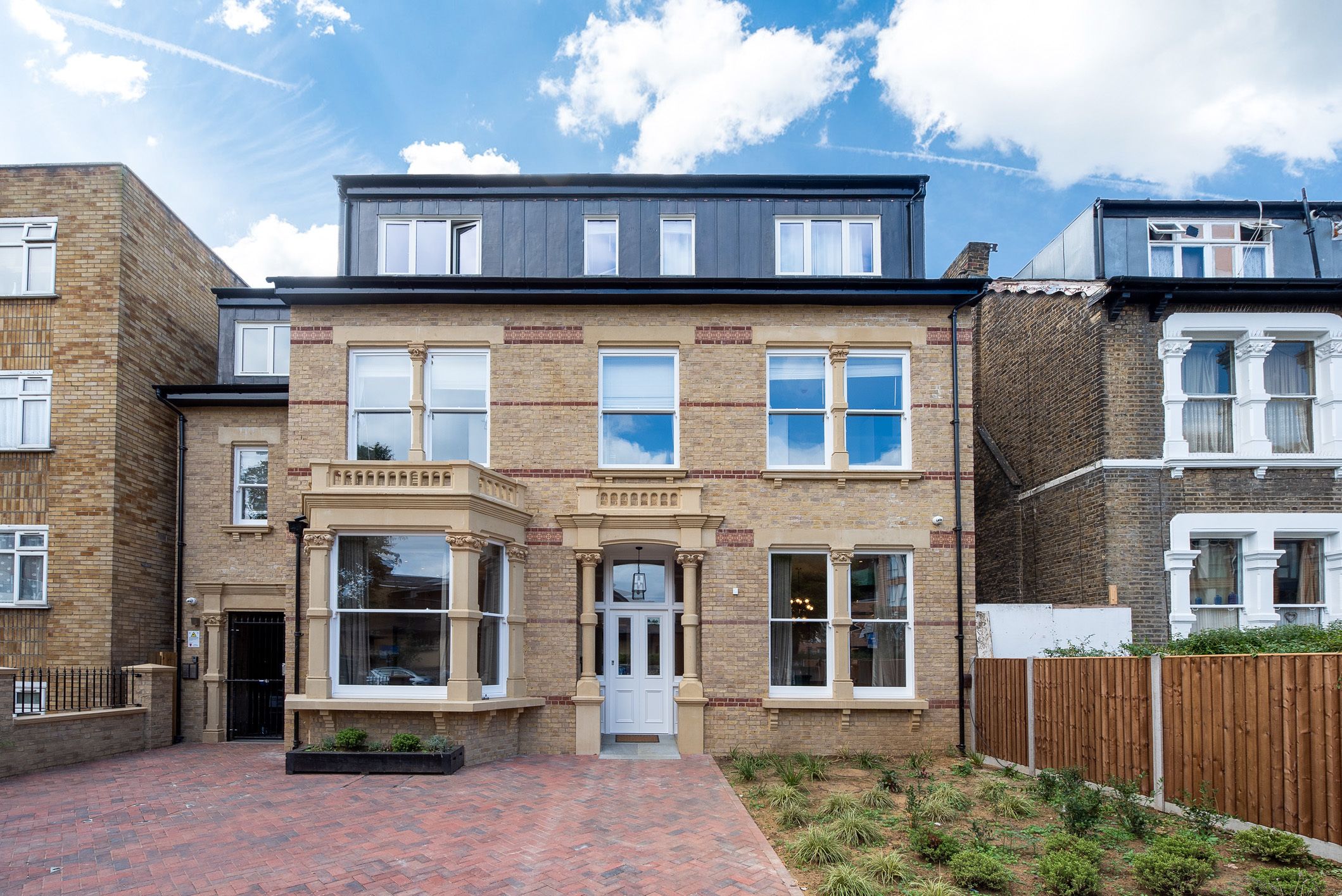 Queen's Drive Aparthotel