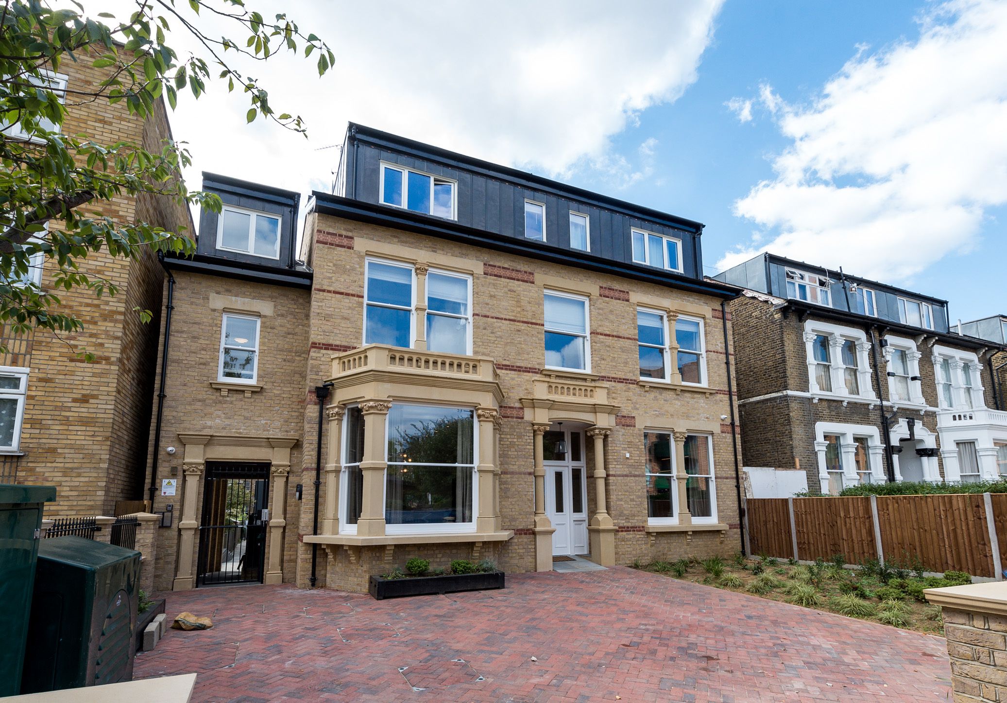Queen's Drive Aparthotel
