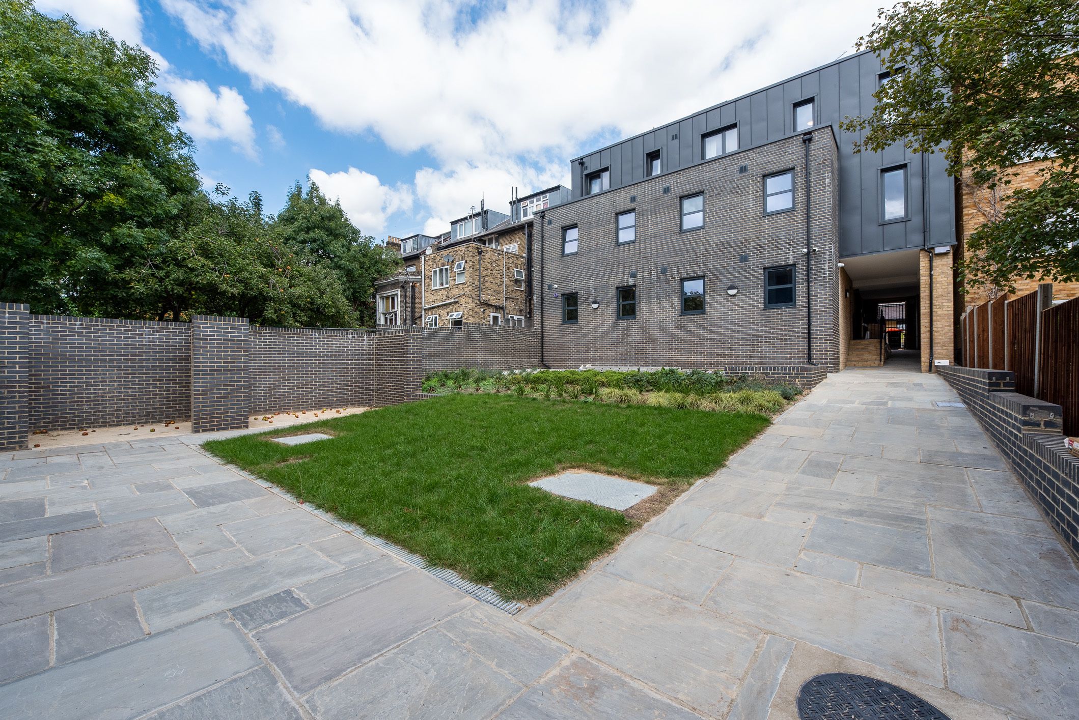 Queen's Drive Aparthotel