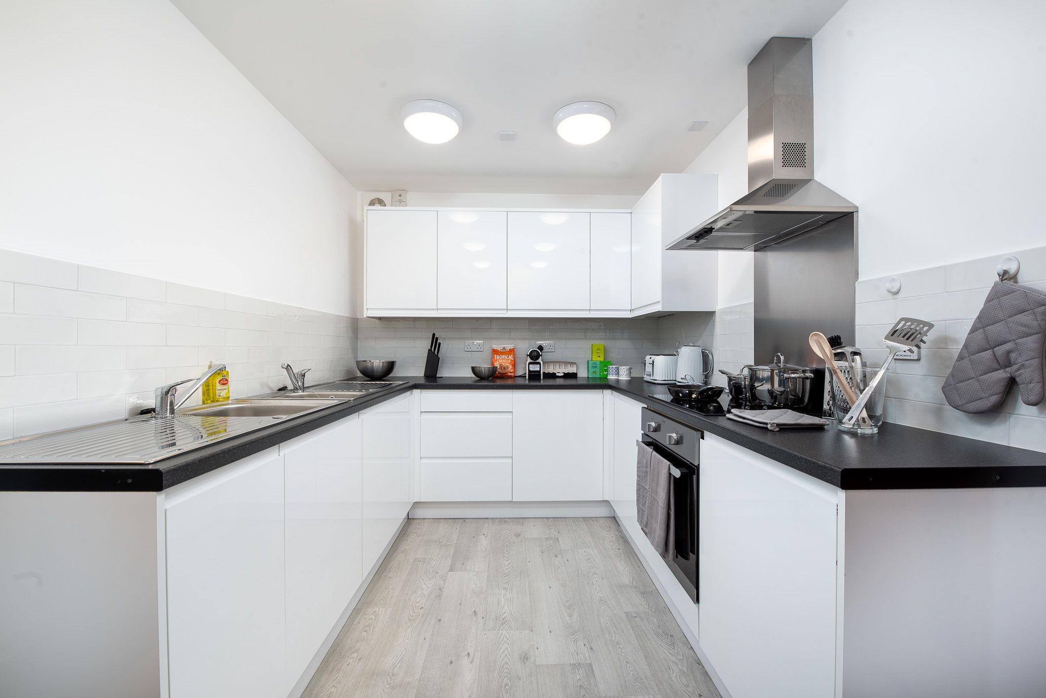 Queen's Drive Aparthotel