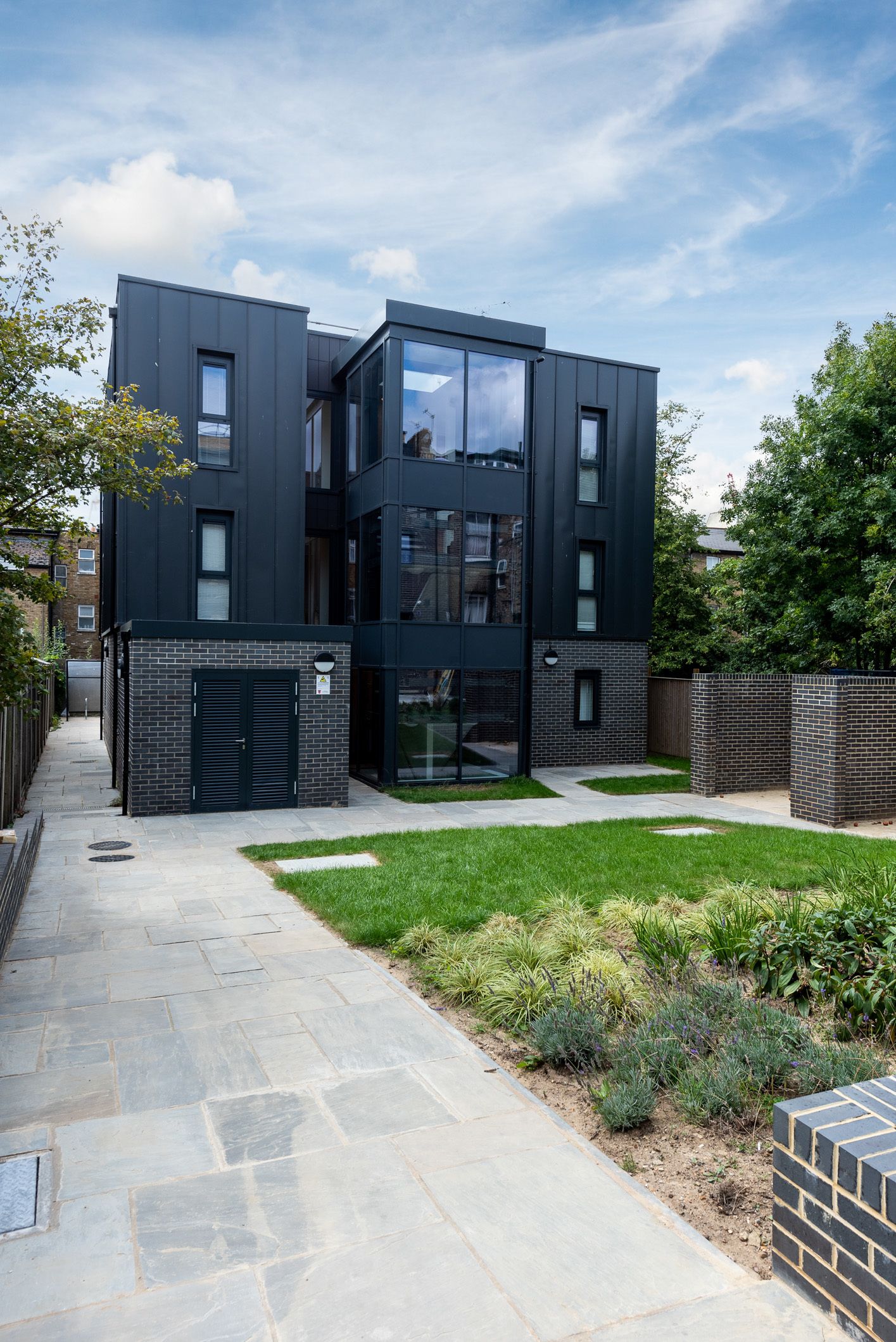 Queen's Drive Aparthotel
