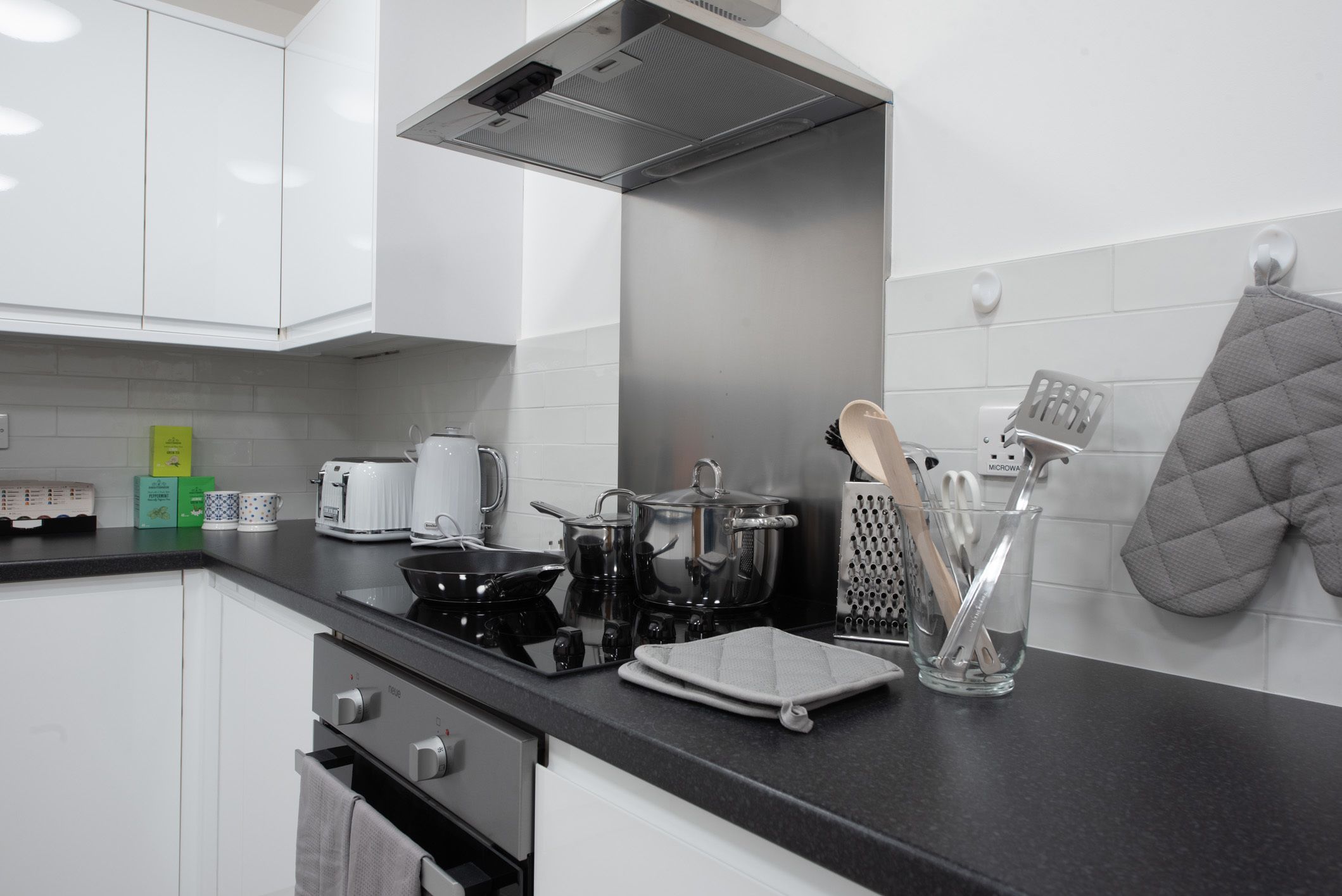 Queen's Drive Aparthotel