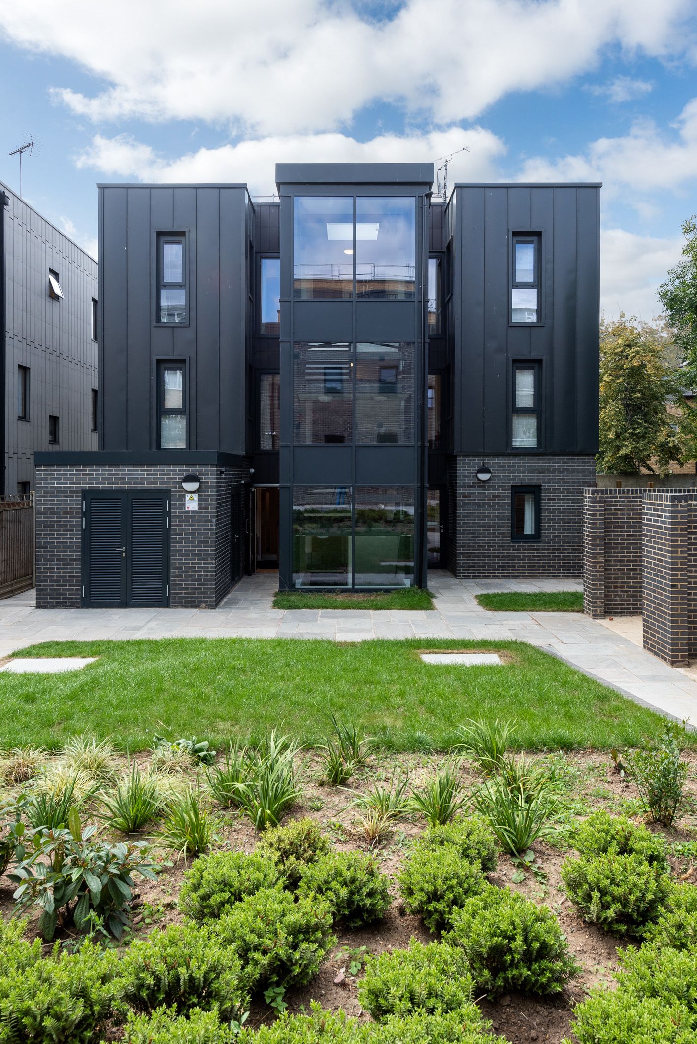 Queen's Drive Aparthotel