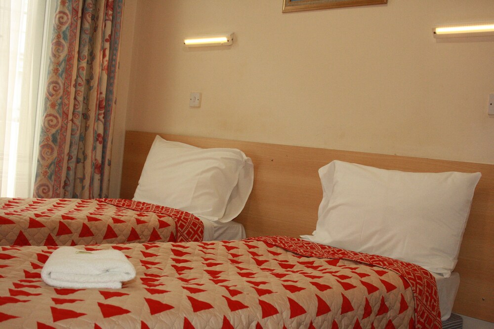 Romanos Hotel