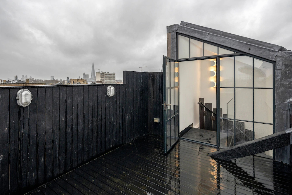 Skyline Water Front Penthouse Apartment