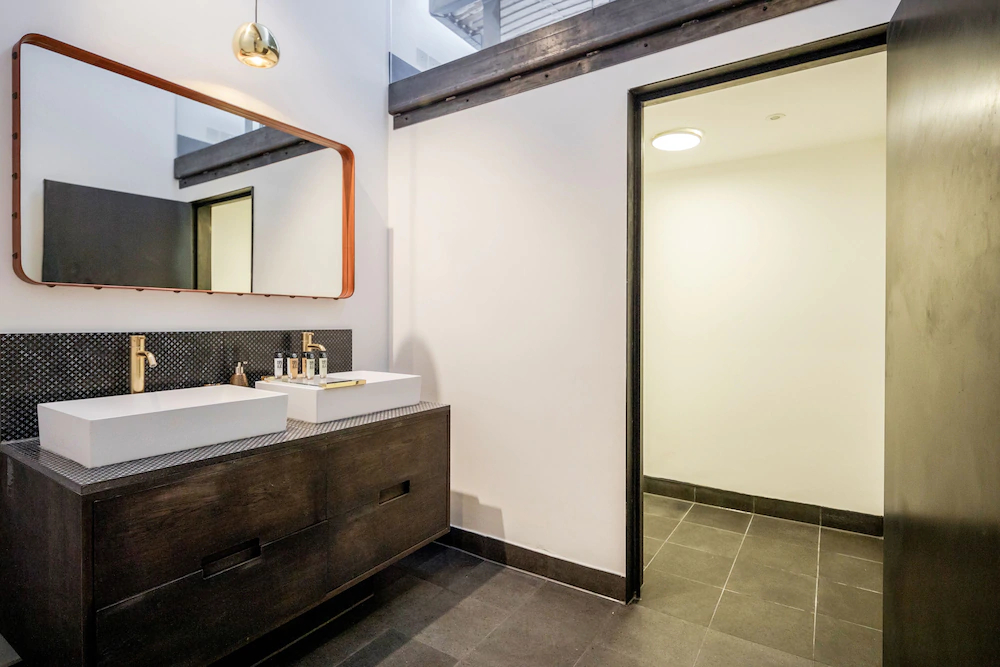 Skyline Water Front Penthouse Apartment