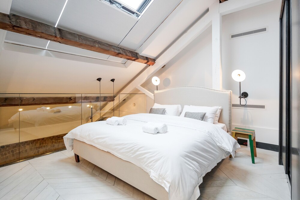 Skyline Water Front Penthouse Apartment