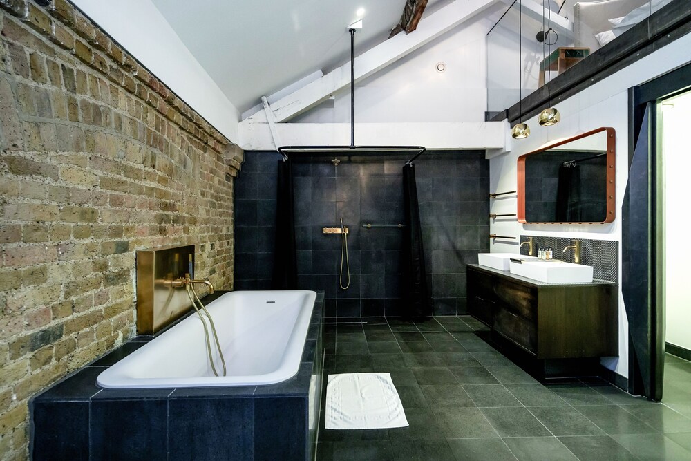 Skyline Water Front Penthouse Apartment