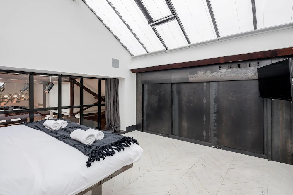Skyline Water Front Penthouse Apartment