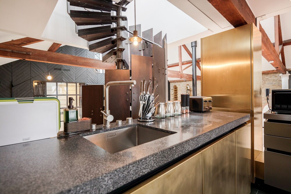 Skyline Water Front Penthouse Apartment