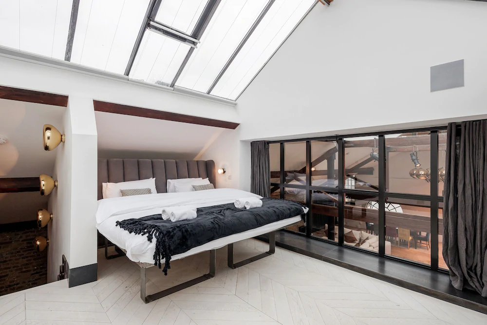 Skyline Water Front Penthouse Apartment