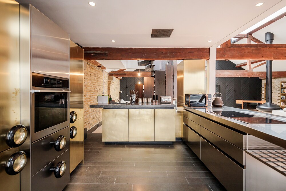 Skyline Water Front Penthouse Apartment