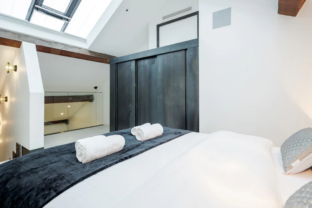 Skyline Water Front Penthouse Apartment