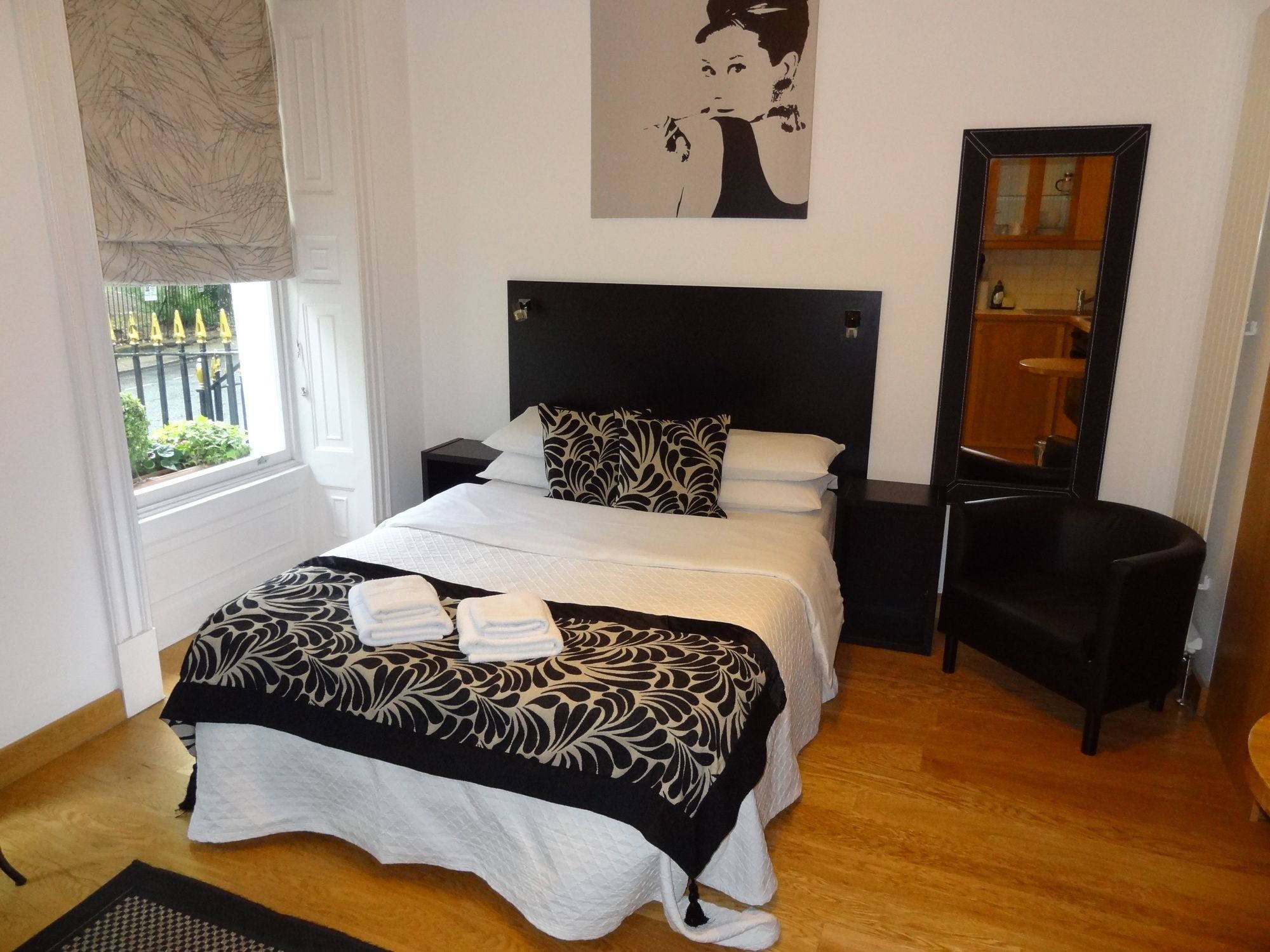 Studios 2 Let Serviced Apartments