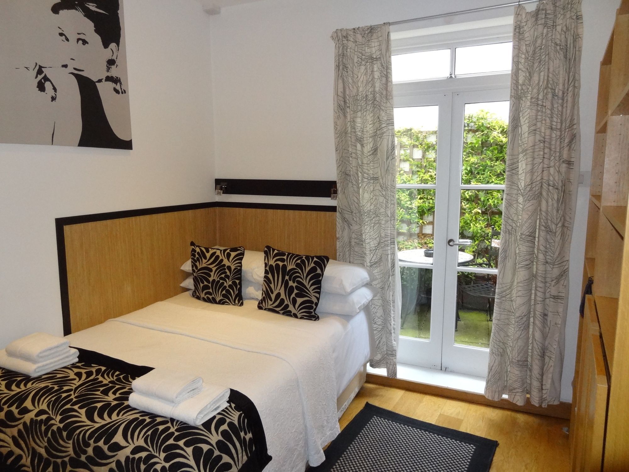 Studios 2 Let Serviced Apartments