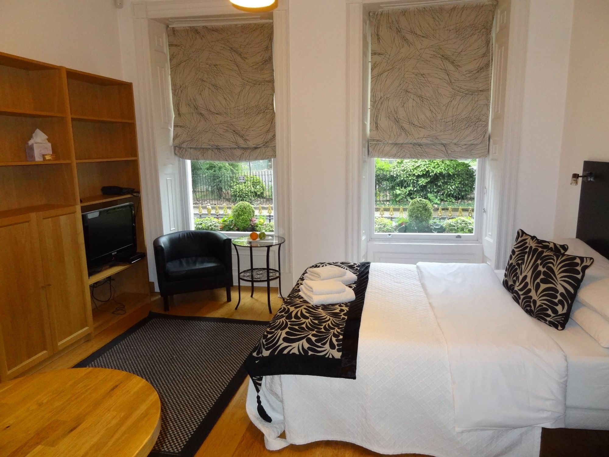 Studios 2 Let Serviced Apartments