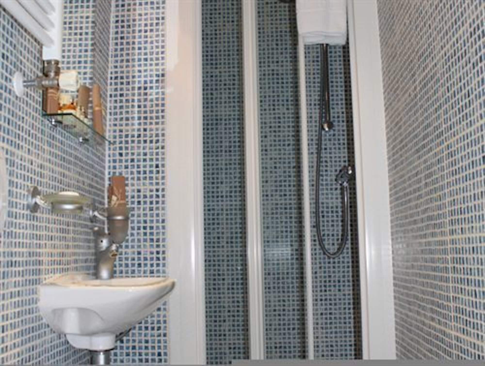 Studios 2 Let Serviced Apartments