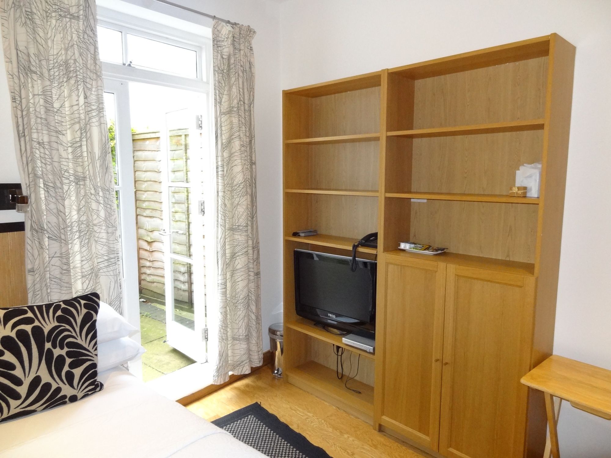 Studios 2 Let Serviced Apartments