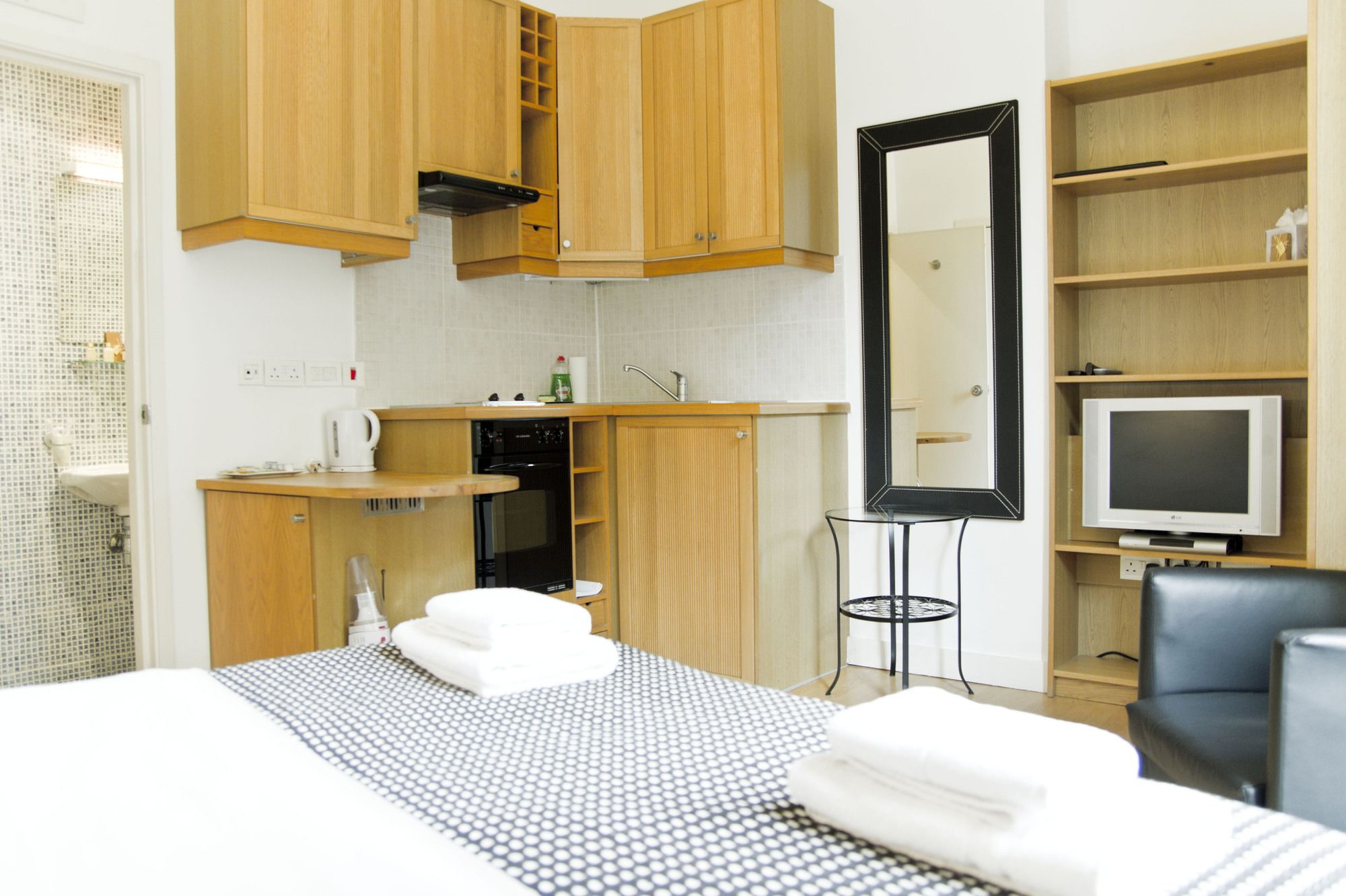 Studios 2 Let Serviced Apartments