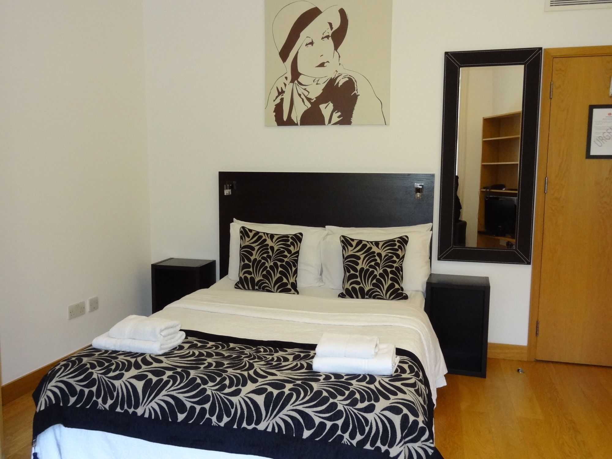 Studios 2 Let Serviced Apartments