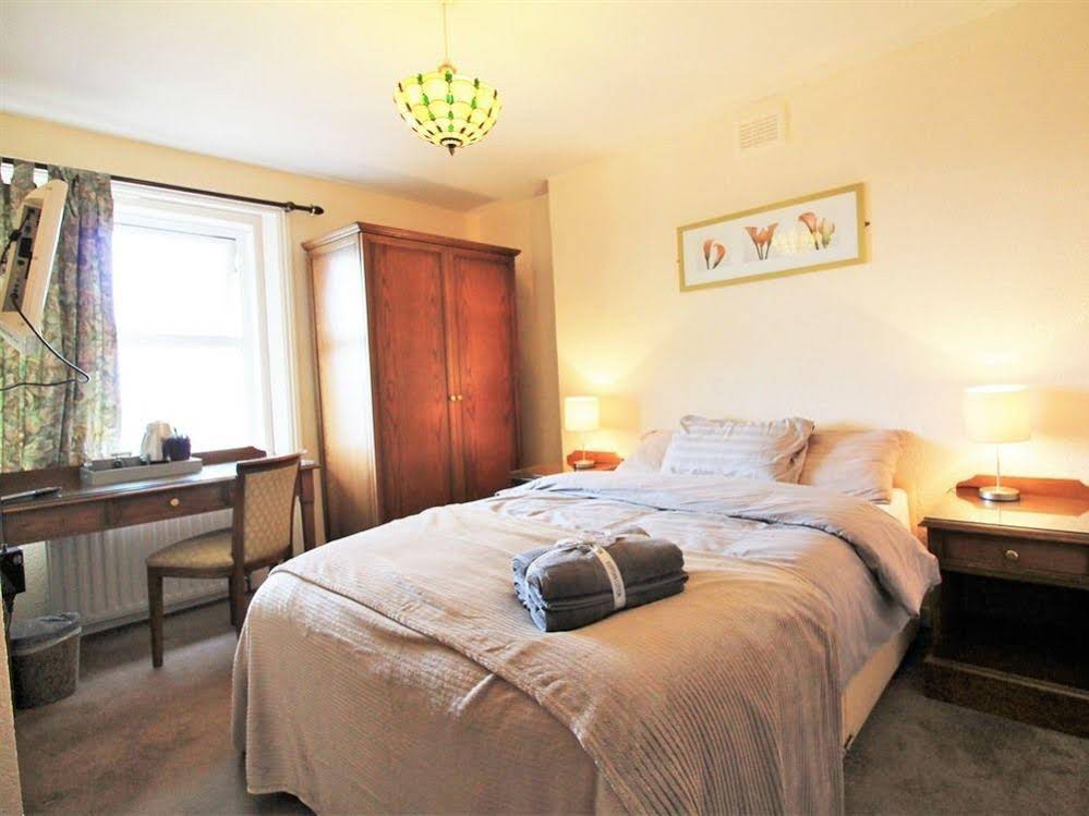 Summerfield Pub & Boutique Rooms