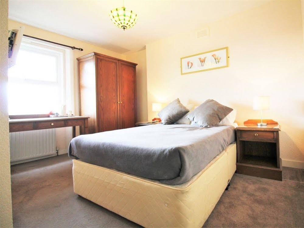 Summerfield Pub & Boutique Rooms