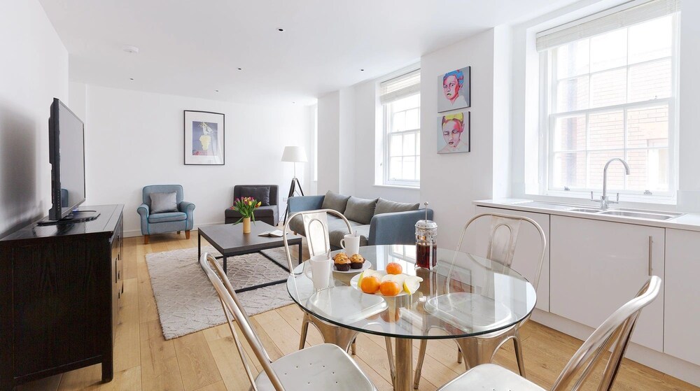 Urban Stay Lovat Lane Apartments