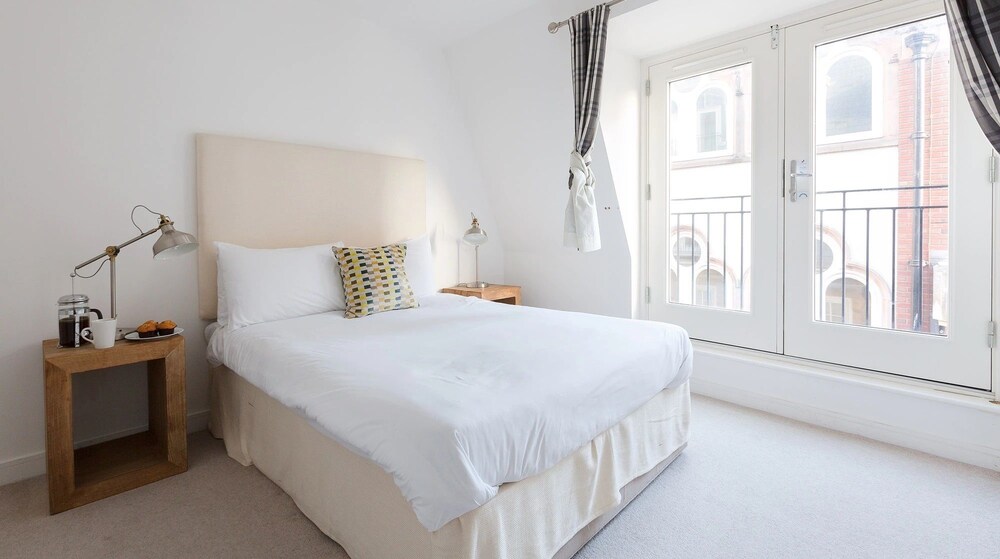 Urban Stay Lovat Lane Apartments
