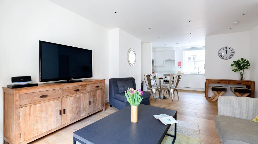 Urban Stay Lovat Lane Apartments