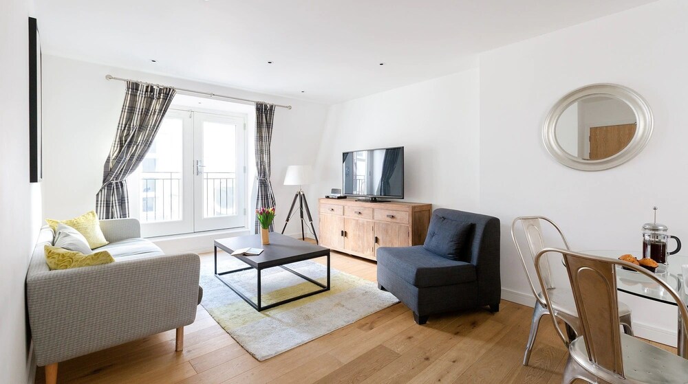Urban Stay Lovat Lane Apartments