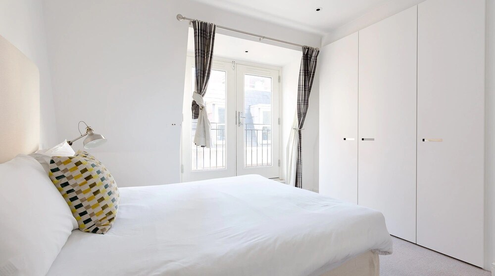 Urban Stay Lovat Lane Apartments
