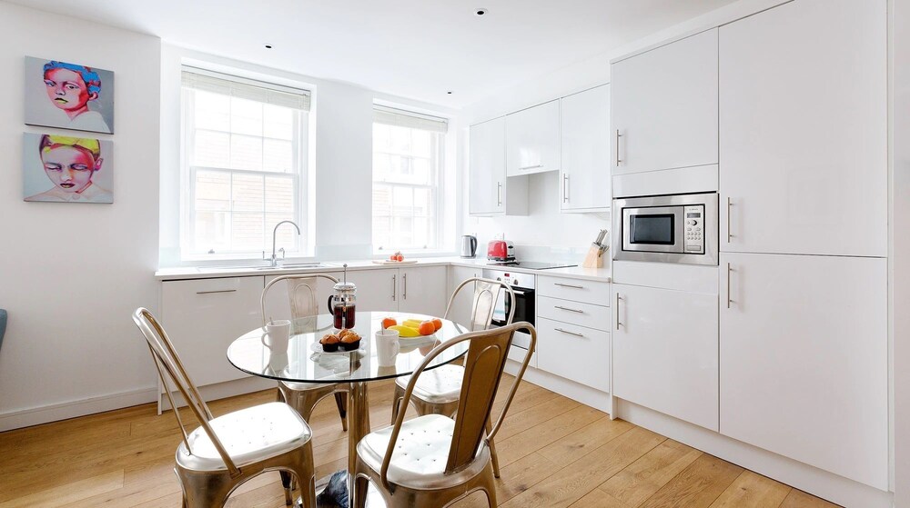 Urban Stay Lovat Lane Apartments
