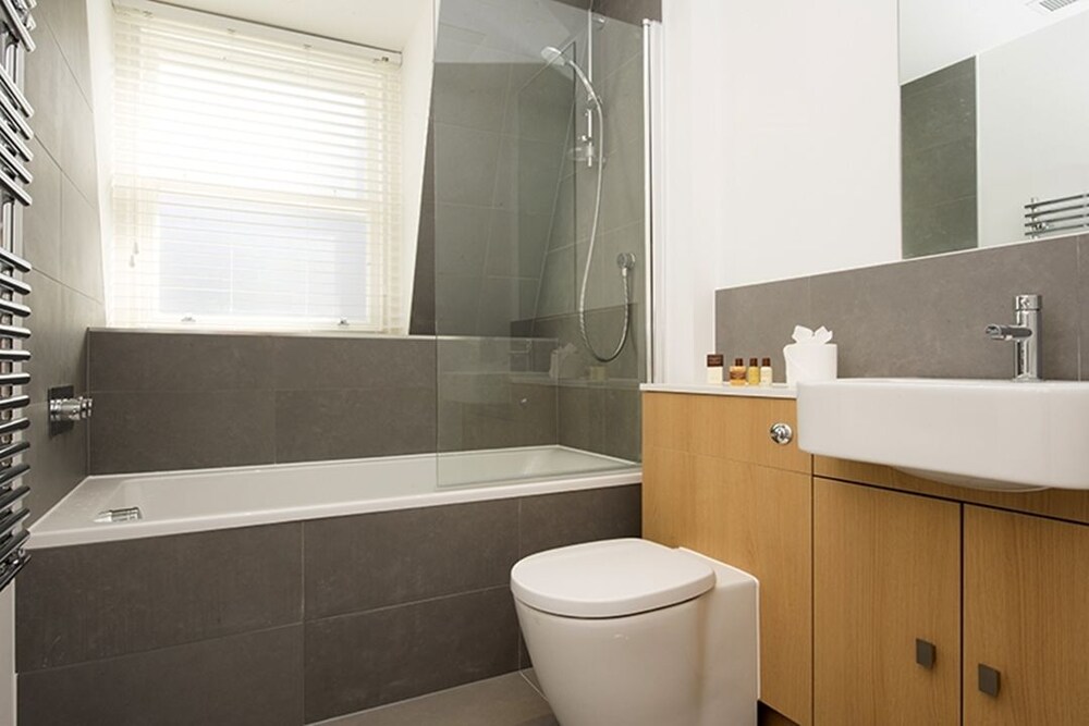 Urban Stay Lovat Lane Apartments