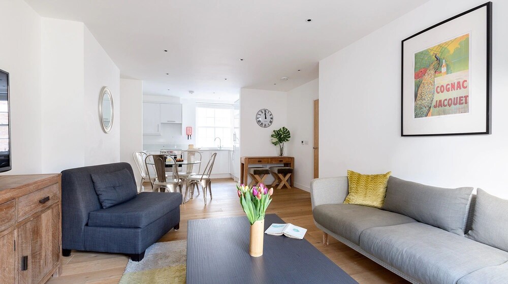 Urban Stay Lovat Lane Apartments