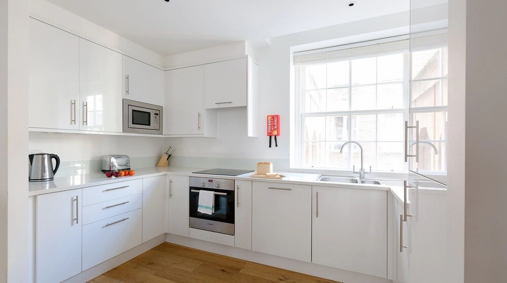 Urban Stay Lovat Lane Apartments