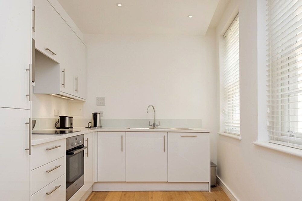 Urban Stay Lovat Lane Apartments