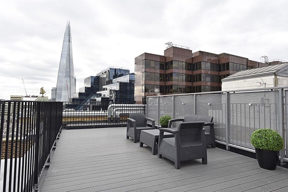Urban Stay Lovat Lane Apartments