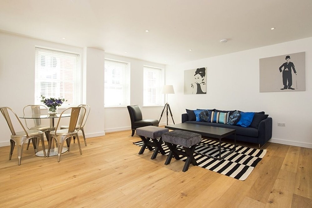Urban Stay Lovat Lane Apartments