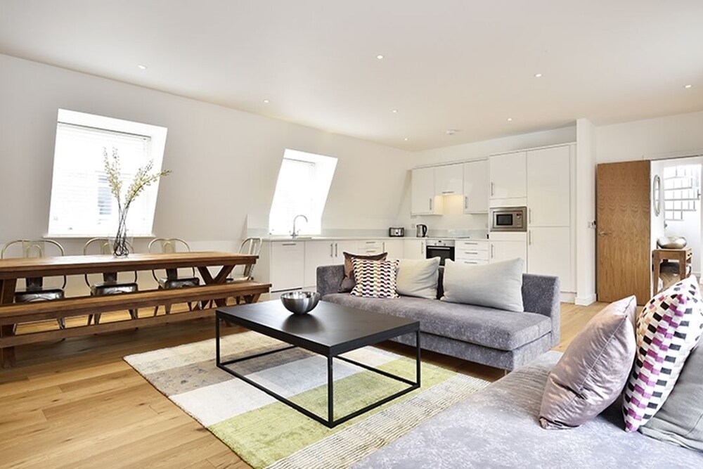 Urban Stay Lovat Lane Apartments