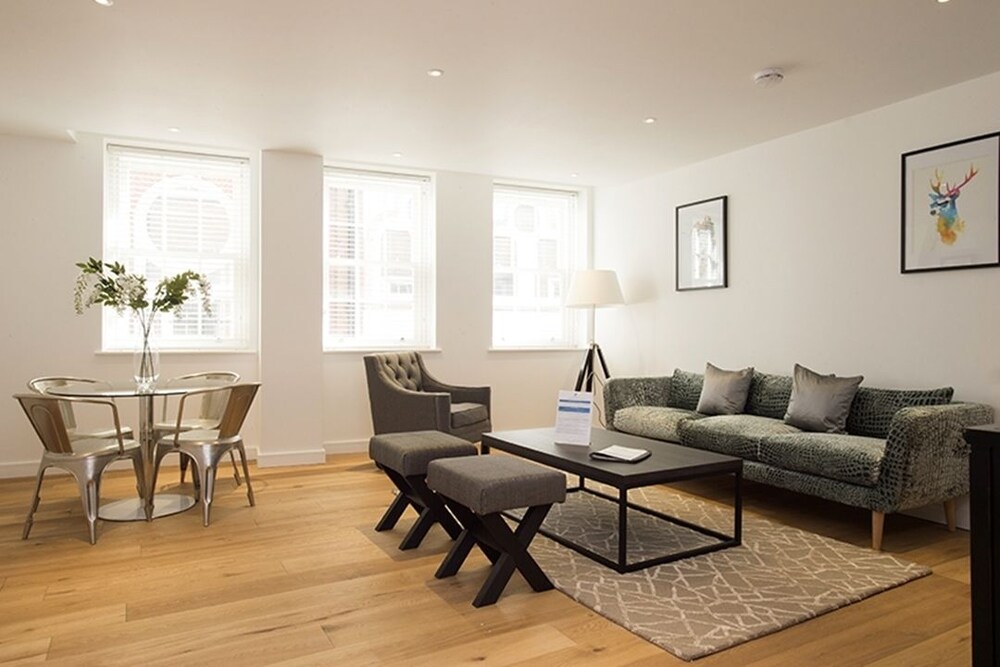 Urban Stay Lovat Lane Apartments