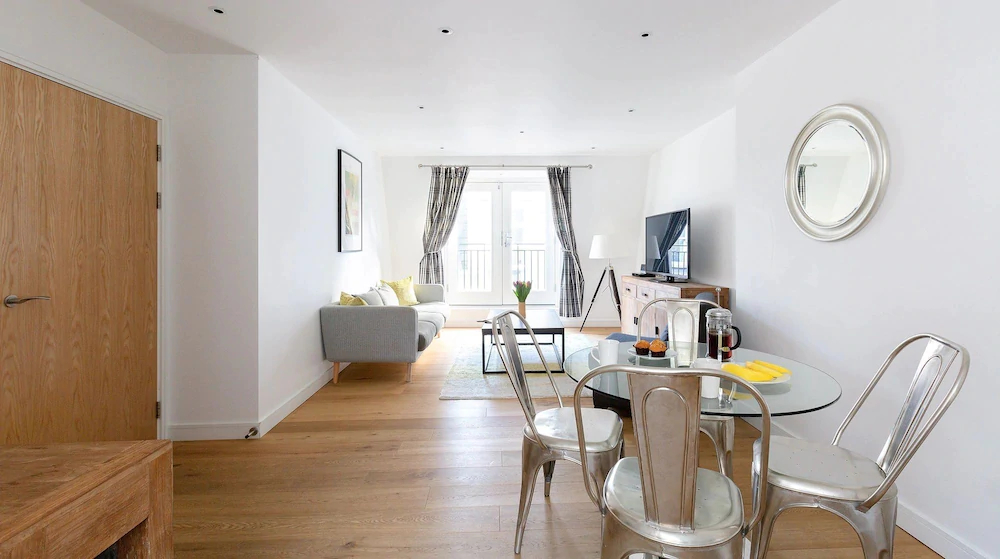 Urban Stay Lovat Lane Apartments