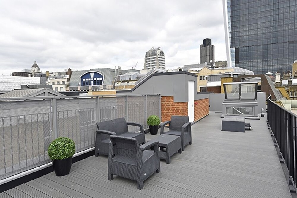 Urban Stay Lovat Lane Apartments